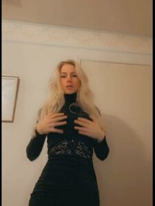 MsFiiire Sexy Dress Striptease Onlyfans Video Leaked