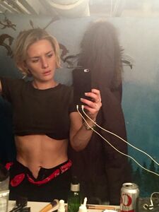 Super Cute Actress Addison Timlin Nude Leaks