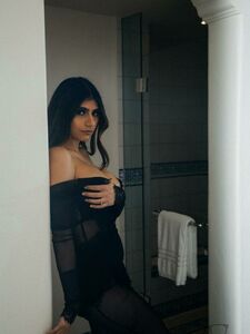 Mia Khalifa Sexy Lingerie Photoshoot Set Leaked